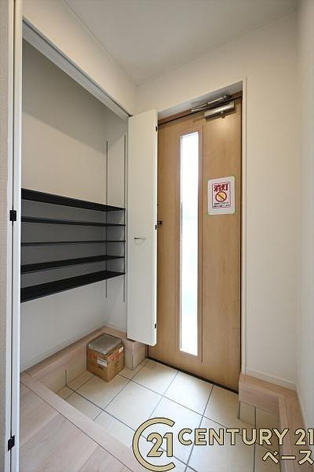 ■玄関には大容量収納スペースを完備!■