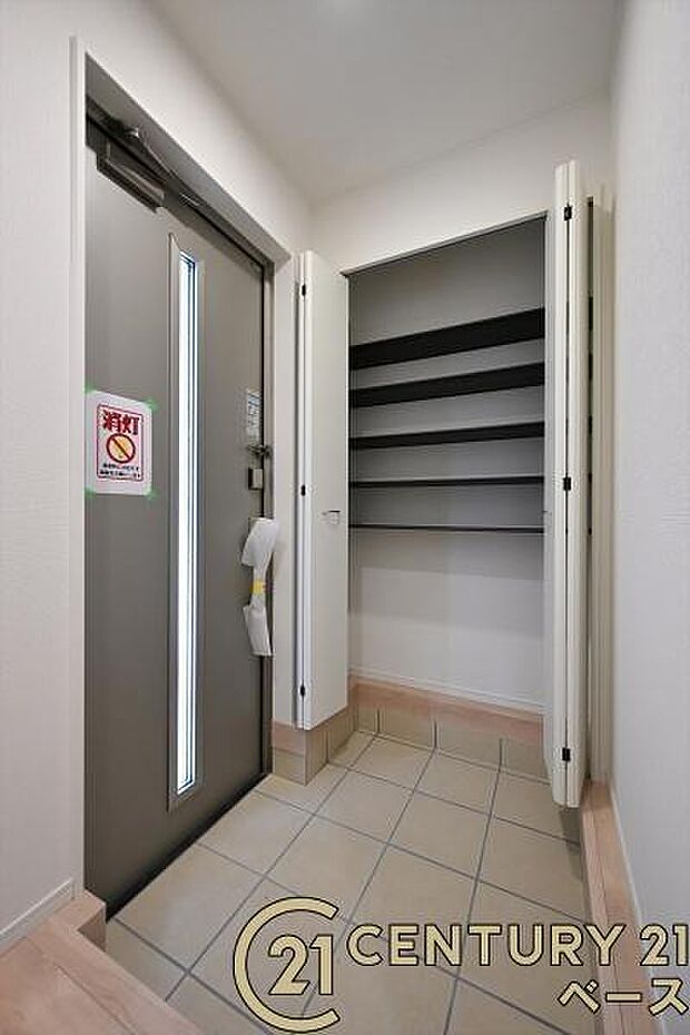 ■玄関には大容量収納スペースを完備!■