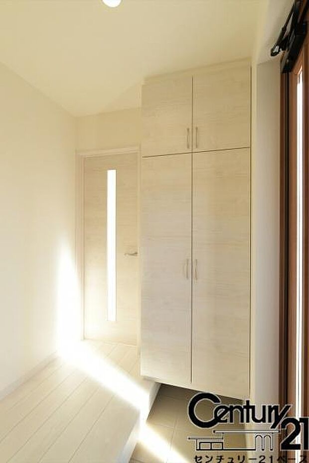 ■玄関には大容量シューズボックス完備!■