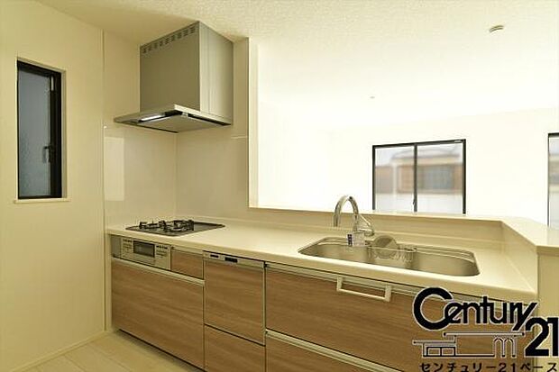 ■キッチンパネルは油などの汚れが付着しにくく、毎日のお手入れが簡単なので清潔なキッチンが保てます！■