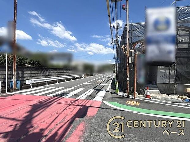 ■現地撮影写真■広々とした前面道路で駐車も楽々!