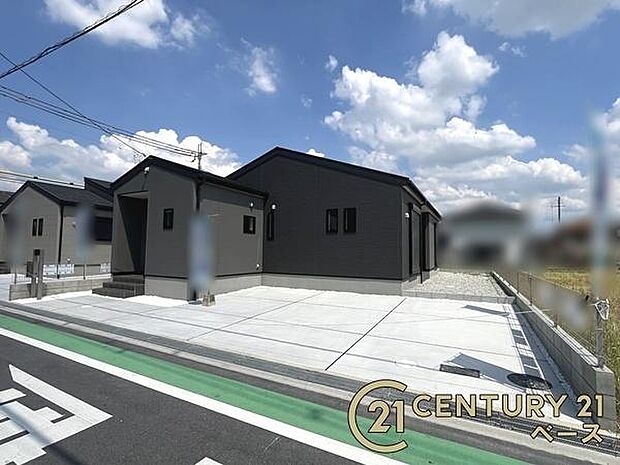 ■現地撮影写真■駐車スペースは3台可!来客時なども安心です!