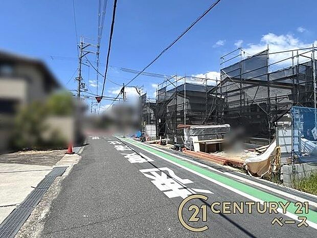 ■現地撮影写真■広々とした前面道路で駐車も楽々!