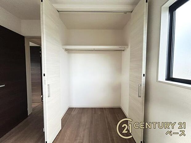 ■冬物のコートや季節ものなど、たっぷり収納可能！■