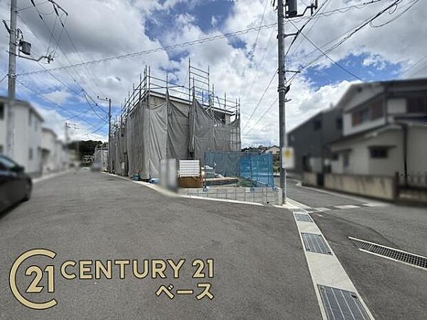 ■現地撮影写真■前面道路は広々!駐車もラクラクです!