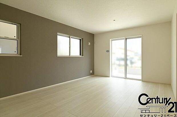 ■窓ガラスは紫外線76%カットで安心のLOW-Eペアガラスを採用!結露防止にも効果的です!■