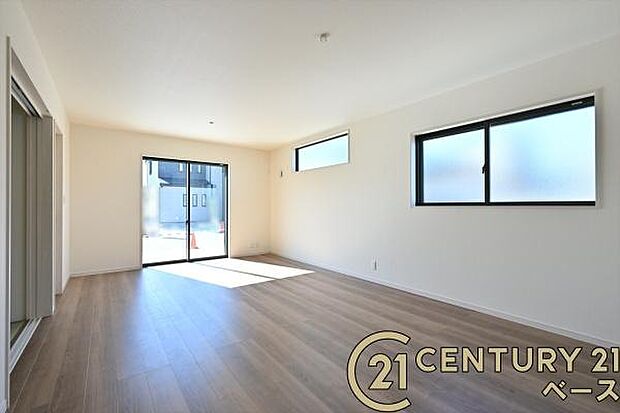 ■現地撮影写真■家計と環境に優しい!断熱性・保温性に優れたペアガラスを使用しています!