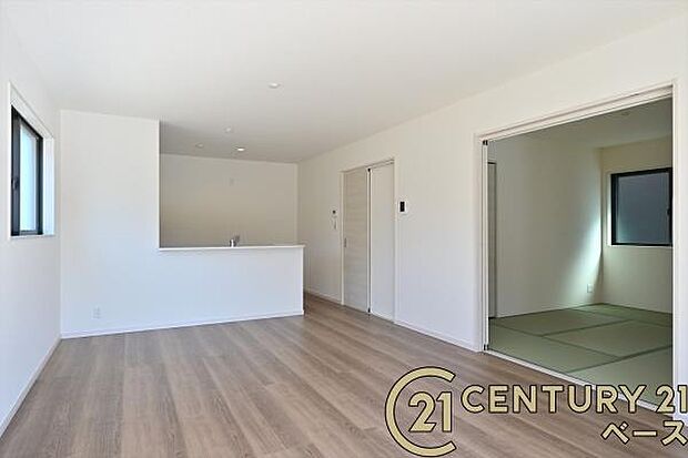 ■現地撮影写真■ご家族でくつろいでいただける広々したLDK!