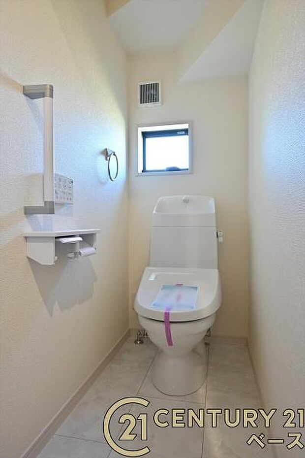 ■現地撮影写真■フチなし&トルネード洗浄でお掃除も楽らく!ウォシュレット付きです!