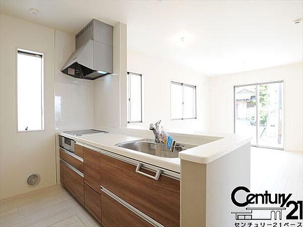 ■家族とのコミュニケーションがとりやすい人気のカウンターキッチン！■