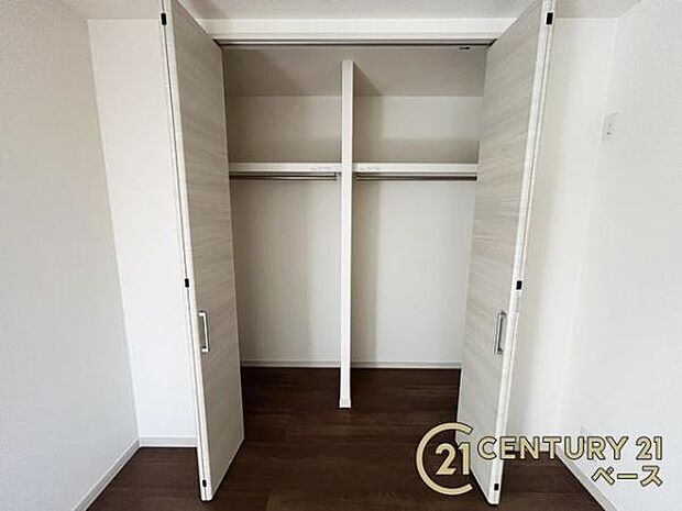 ■冬物のコートや季節ものなど、たっぷり収納可能！■