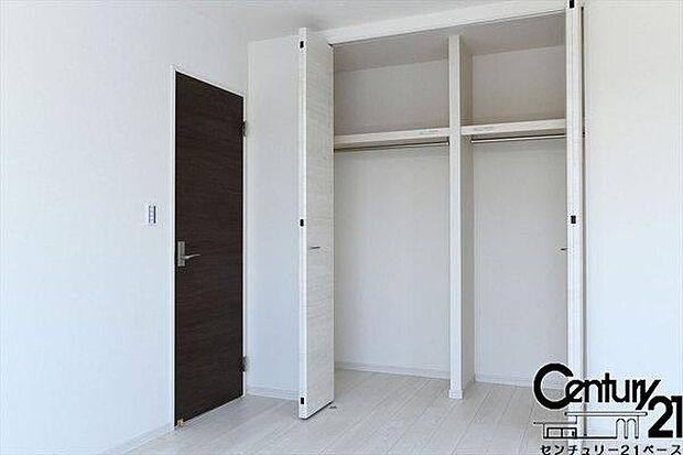 ■冬物のコートや季節ものなど、たっぷり収納可能！■