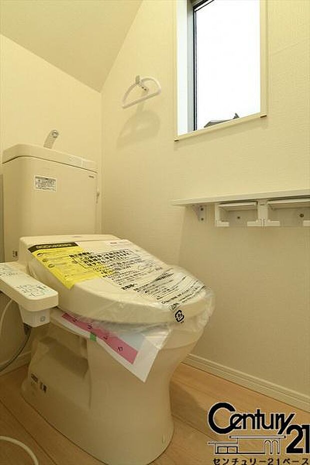 ■従来品と比べ約70％も節水タイプのトイレです！1階・2階共にウォシュレット付き！■