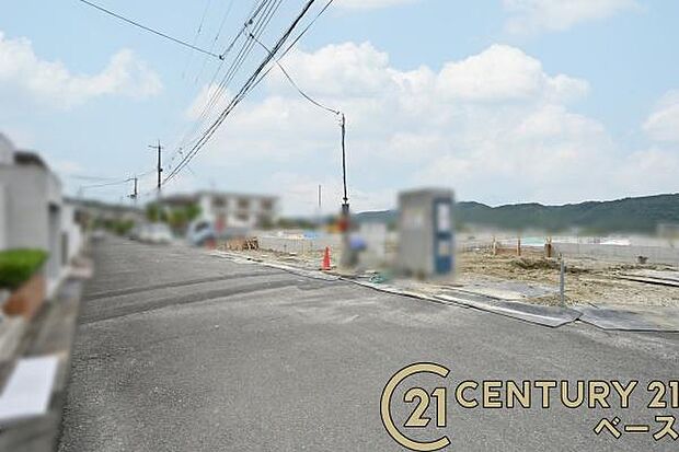 ■現地撮影写真■ 前面道路は6m以上と広くゆったりしています!