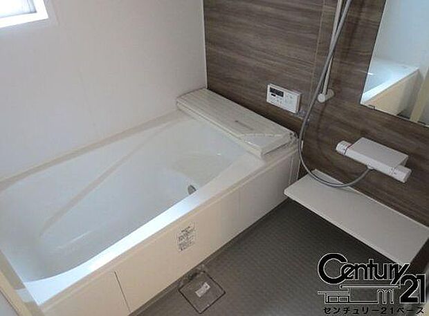 ■ゆったりしたサイズの浴室です！足を伸ばしての入浴は疲れも癒してくれます！■