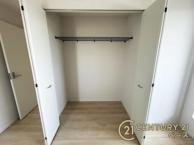 ■冬物のコートや季節ものなど、たっぷり収納可能!■