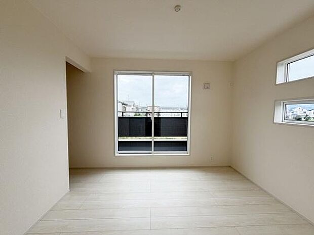 ■バルコニーに面した開放感のあるお部屋です！