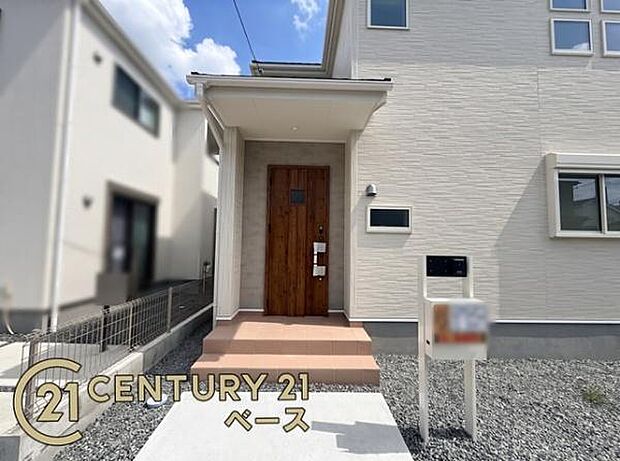 ■こちらがが外観から見た玄関となっております。
