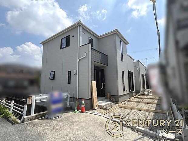 ■現地撮影写真■耐震等級3の地震に強い安心の邸宅!雨で汚れを洗い流してくれるセルフクリーニング機能付き外壁!お気軽にお問い合わせください!