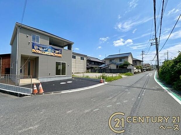 ■現地撮影写真■ 前面道路は6m以上と広くゆったりしています!
