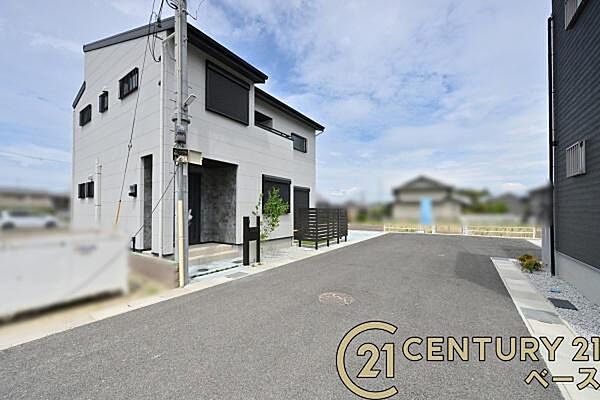 ■現地撮影写真■前面道路6ｍと広々開放的！