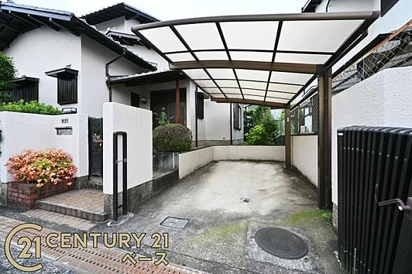 ■現地撮影写真■カーポートスペースゆったり1台分！