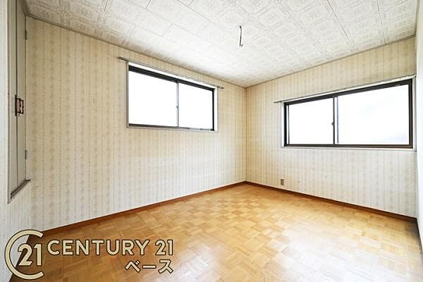 ■現地撮影写真■各居室に収納スペースがあり、お荷物の多いご家族でも大丈夫です！