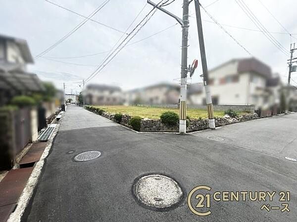 ■現地撮影写真■広々とした前面道路で駐車も楽々！