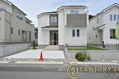 外観：■汚れにくい外壁サイディング仕様！外構工事費込みです！建築基準法で定められた1.5倍の耐震性能！制震性能も兼ね備えた邸宅です！■