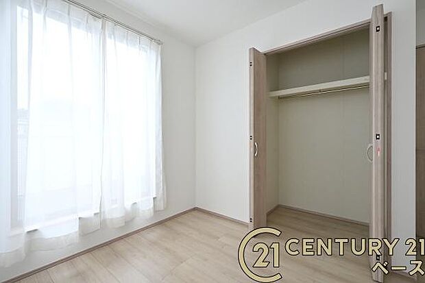 ■現地撮影写真■バルコニーに面した開放感のあるお部屋です!