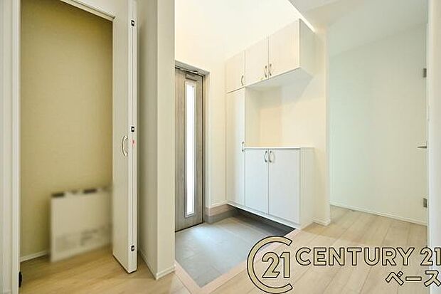 ■現地撮影写真■こちらは玄関から見た廊下部分です!