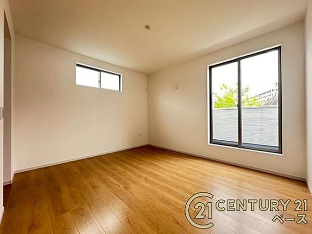 ■現地撮影写真■開放感のある広々した主寝室!他に洋室が3部屋ございます!