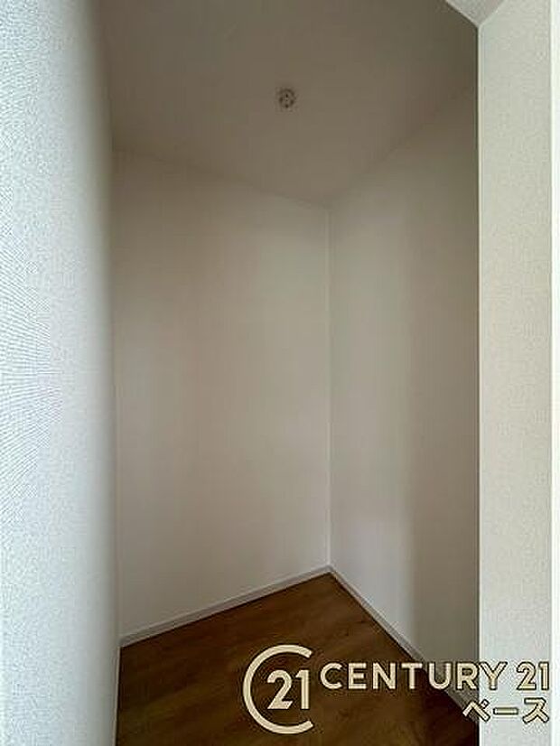 ■現地撮影写真■冬物のコートや季節ものなどをたくさんしまえる広さ!