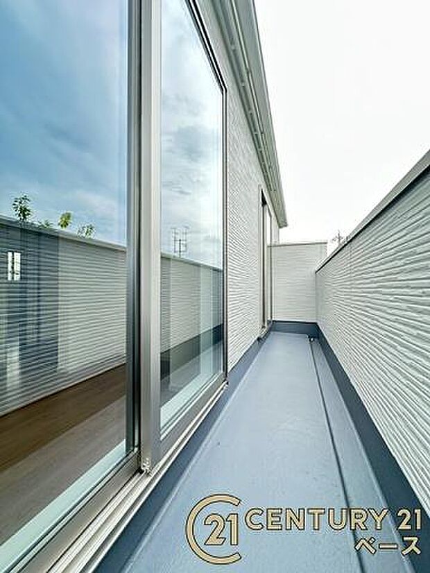 ■現地撮影写真■日当たりのよいバルコニー!洗濯物もよく乾きます!