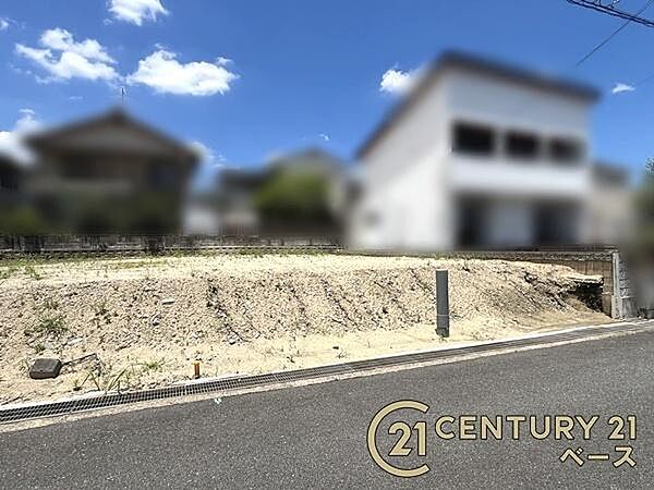 ■現地撮影写真■ 建築条件なしのため、ご希望のハウスメーカーで建築可能です！