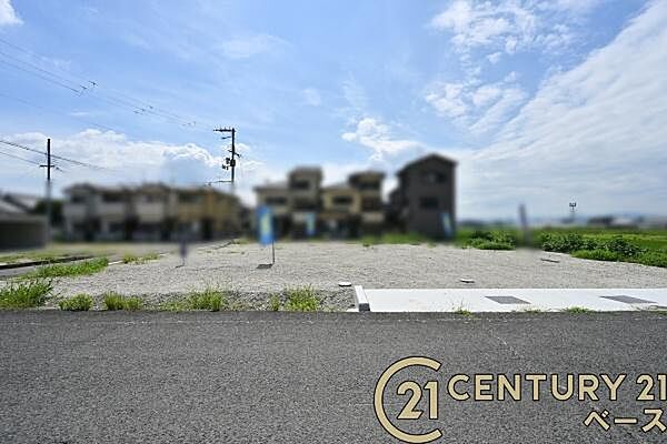 ■現地撮影写真■ 建築条件なしのため、ご希望のハウスメーカーで建築可能です！