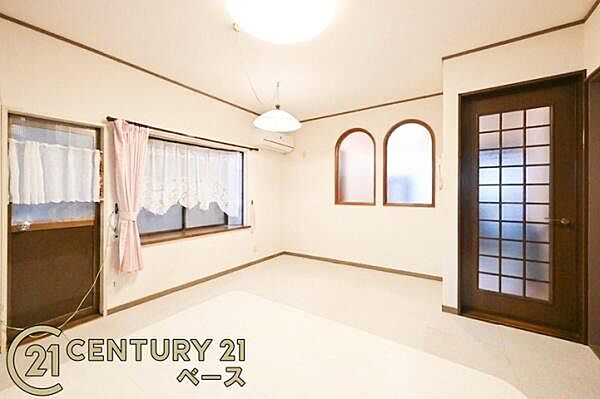 ■現地撮影写真■ご家族でくつろいでいただける広々したリビングです！