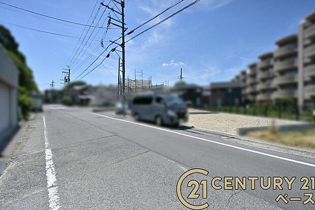 ■現地撮影写真■ 前面道路は6m以上と広くゆったりしています!
