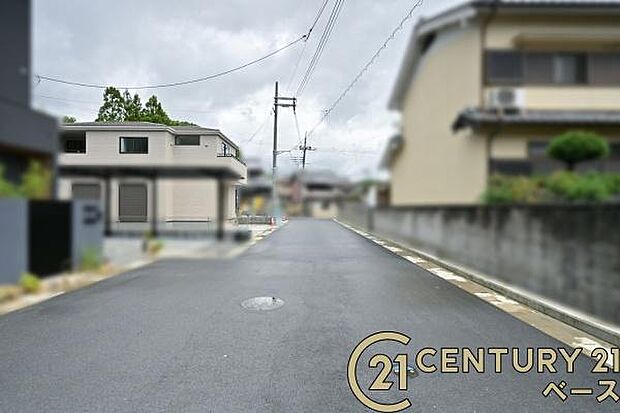■現地撮影写真■ 前面道路は6m以上と広くゆったりしています!