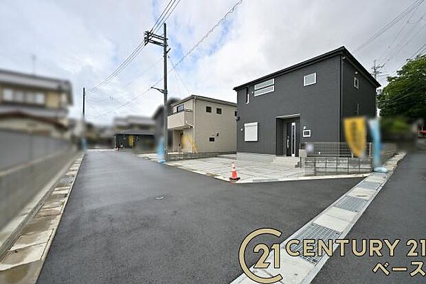 ■現地撮影写真■ 前面道路は6m以上と広くゆったりしています!