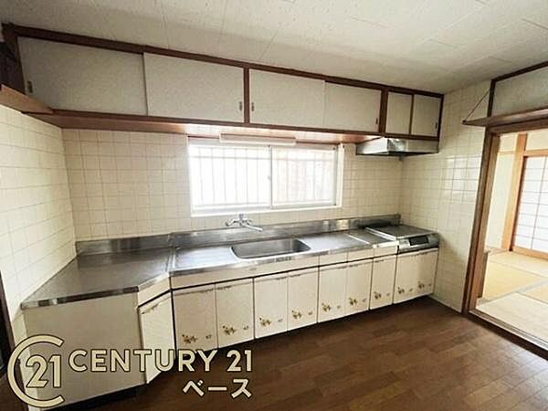 ■現地撮影写真■収納スペース豊富で使い勝手の良いキッチン！