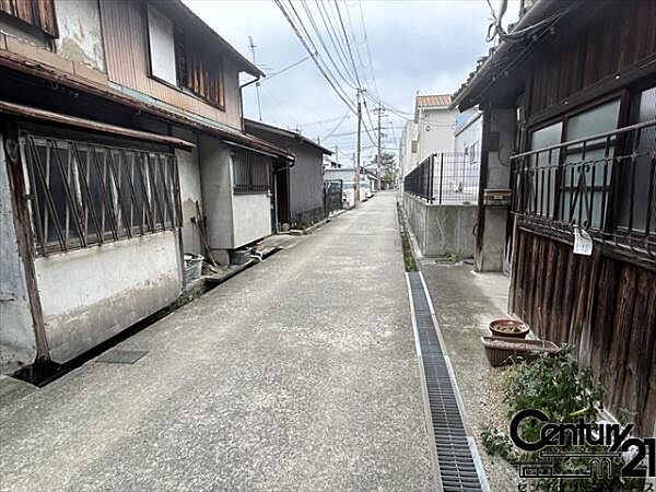 ■現地撮影写真■近隣にスーパーやコンビニ等の商業施設が充実しており、便利な立地です！