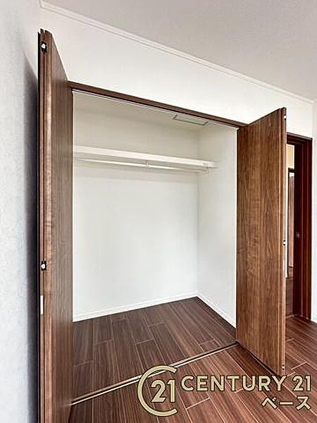 ■現地撮影写真■冬物のコートや季節ものなどをたくさんしまえる広さ！