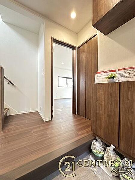 ■現地撮影写真■こちらは玄関から見た廊下部分です！