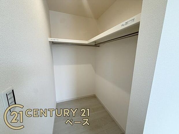 ■たっぷり収納できるウォークインクローゼットがございます!