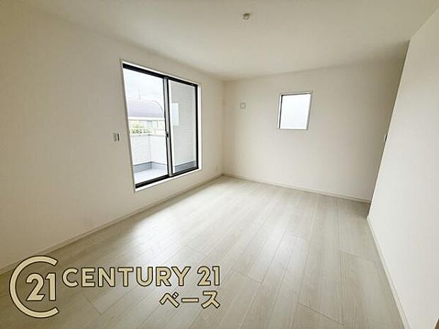 ■バルコニーに面した開放感のあるお部屋です!