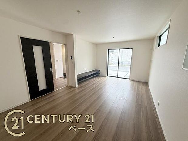 ■リビング南側には他の建物がなく、日当たり良好です。