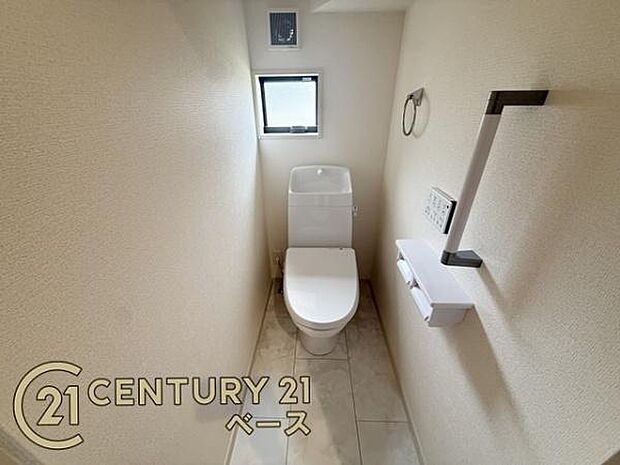 ■1階・2階ともにゆったりとした広さのトイレがあります。