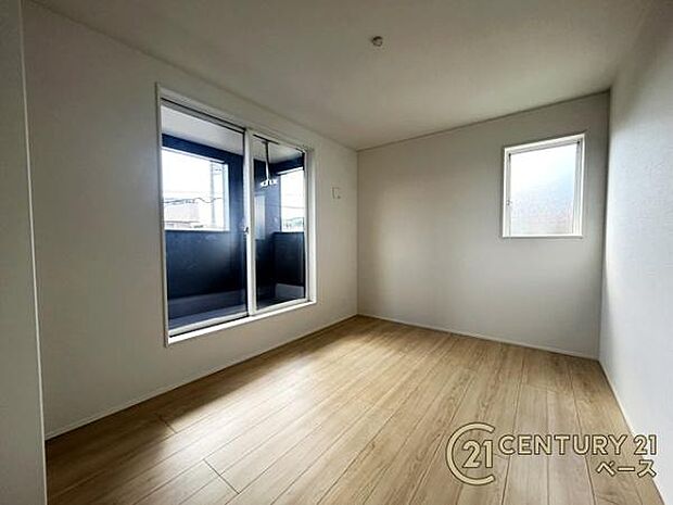 ■バルコニーに面した開放感のあるお部屋です！