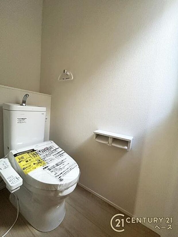 ■従来品と比べ約70%も節水タイプのトイレです!1階・2階共にウォシュレット付き!■